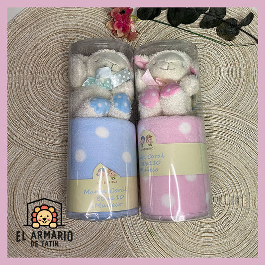 Manta polar con peluche de oveja
